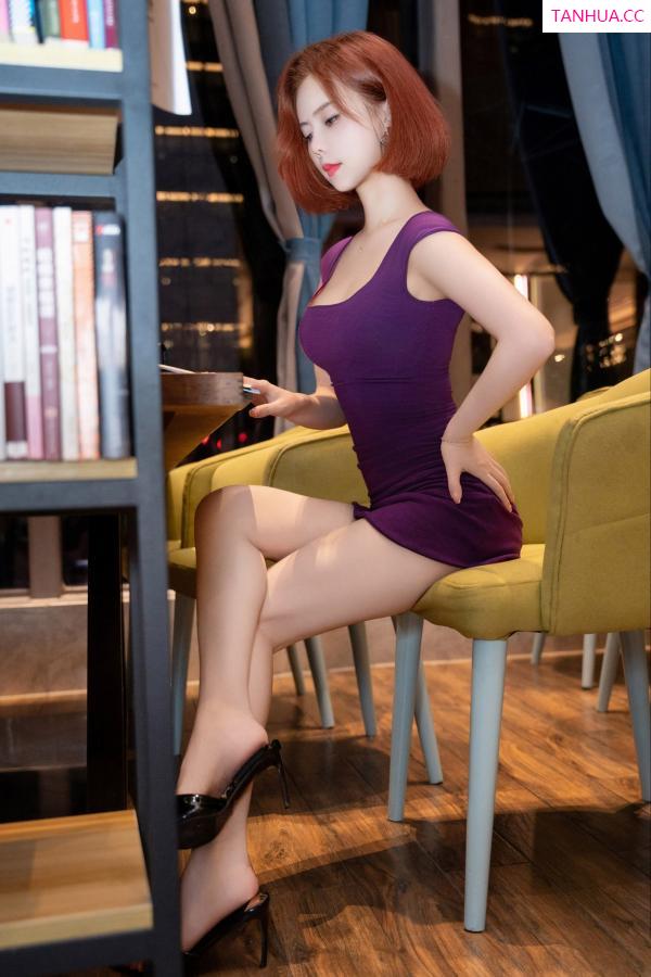   [XiuRen]高清写真图 2024.08.07 No.8978 白芷yy 美腿性感第17张图片